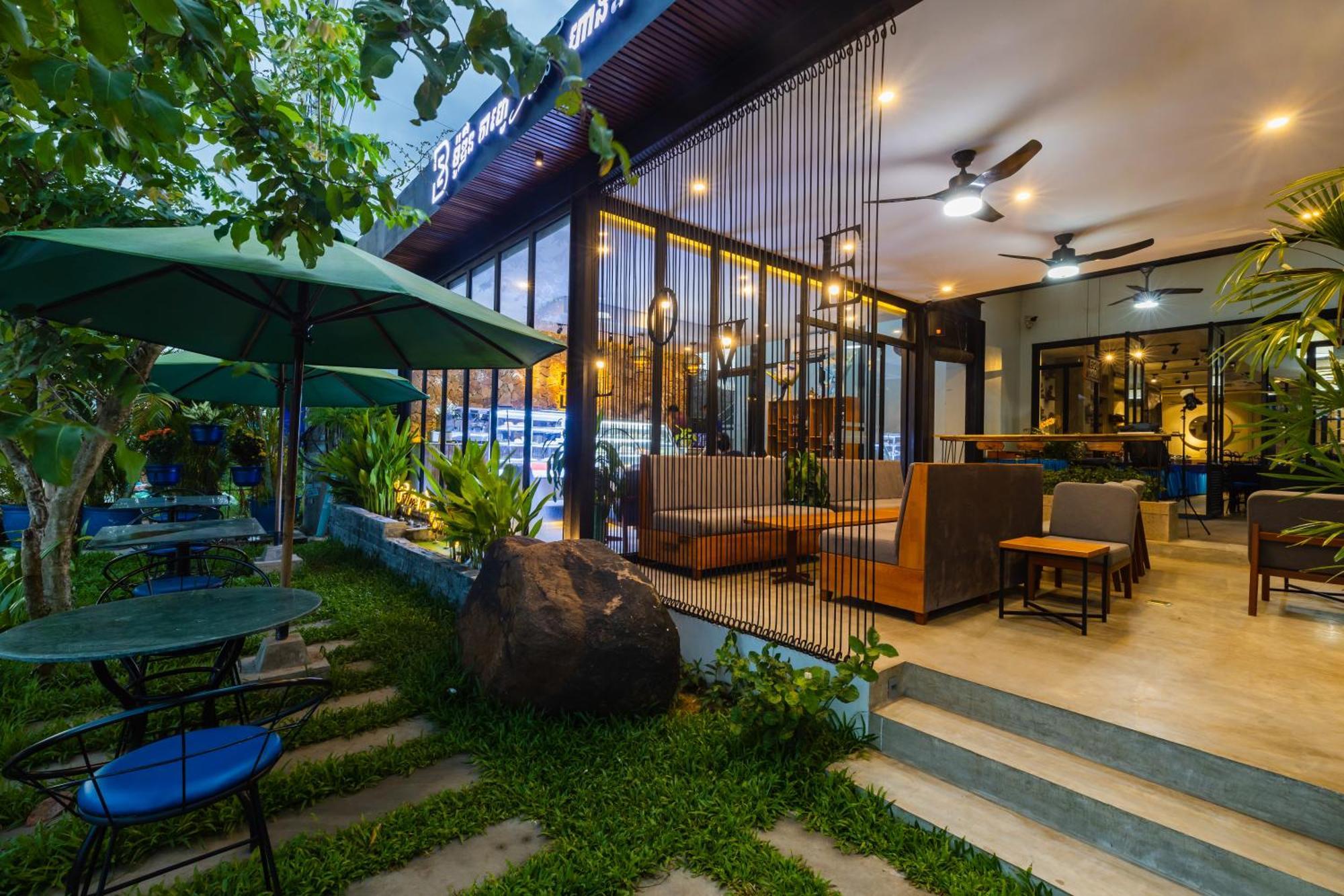 Bayon Modern Residence Siem Reap Bagian luar foto